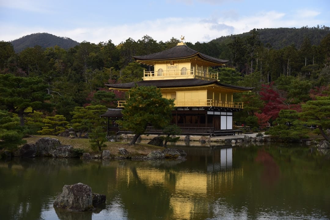 Temple Kinkaku-ji · 40 min