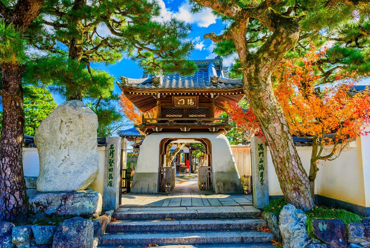 One-day tour to Lake Biwa Observatory, Shirahige Shrine, and Ukimido