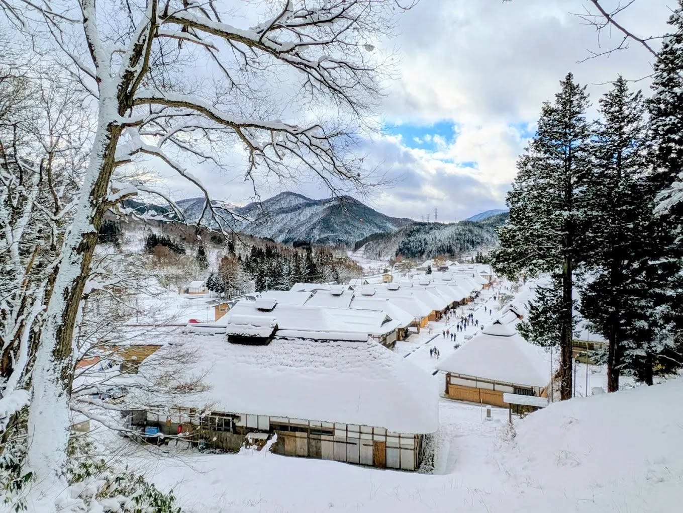 2-Day 1-Night Winter Tour — Ouchijuku, Ginzan Onsen, Mt. Zao, Swan Lake