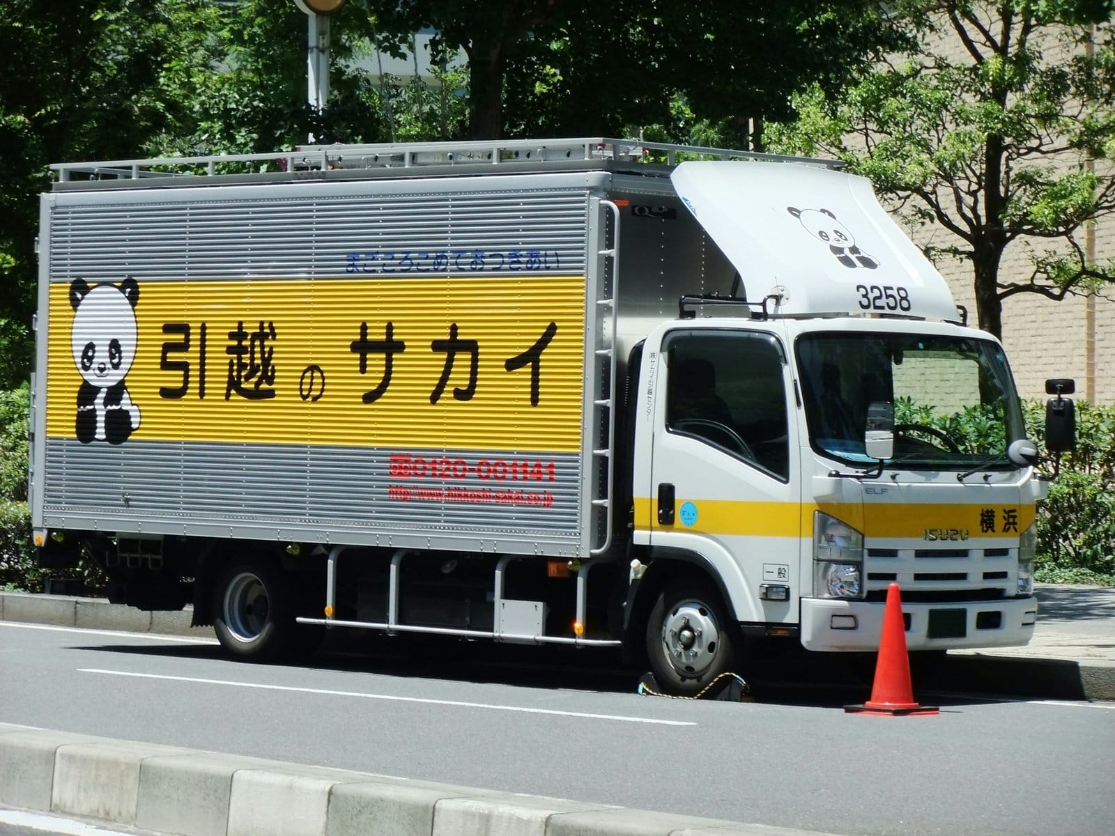 日本での引っ越し(hikkoshi)はいくらかかる?料金相場と費用を半分に抑えるコツ