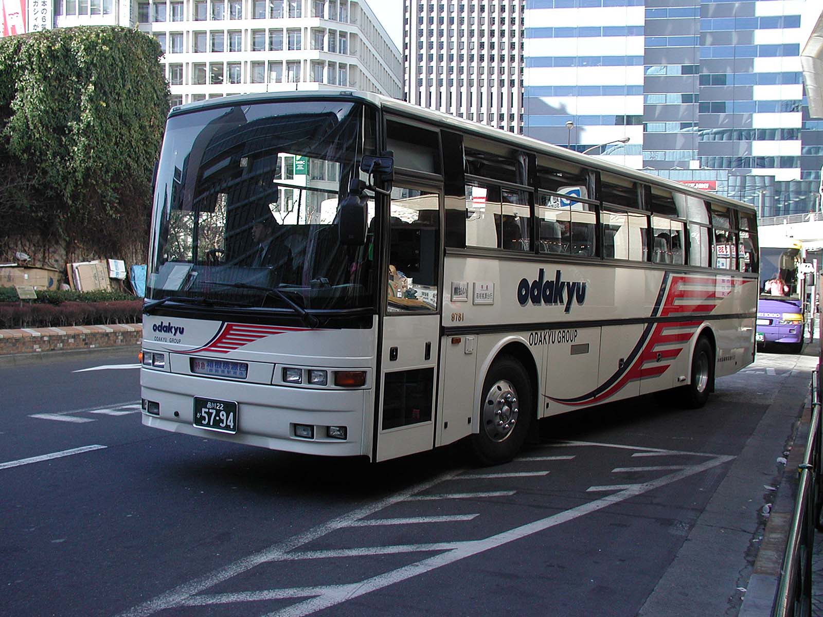 Charterbus vs. Zug in Japan