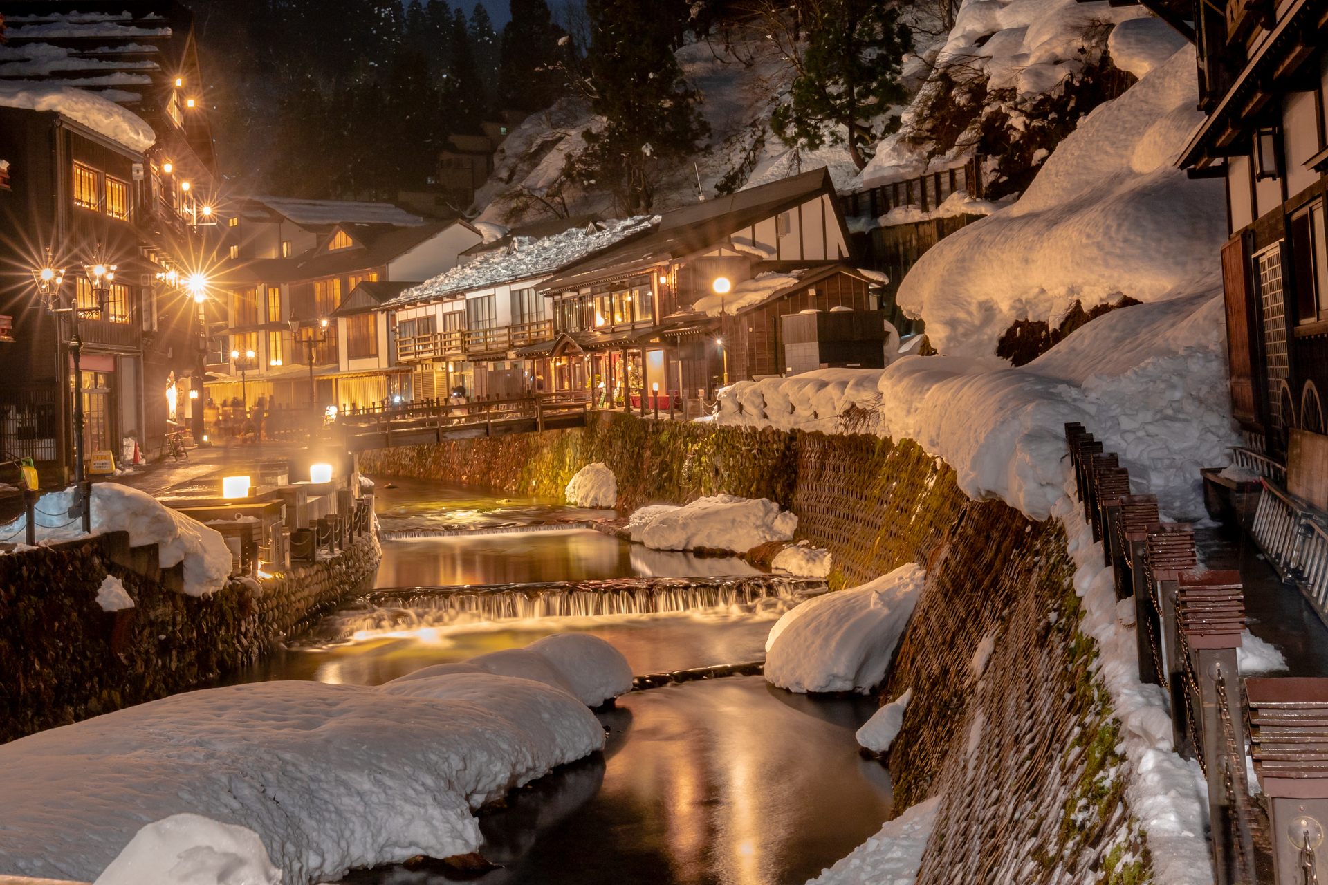 Ginzan Onsen: ein von Laternen erleuchtetes Thermalbad-Dorf in Yamagata