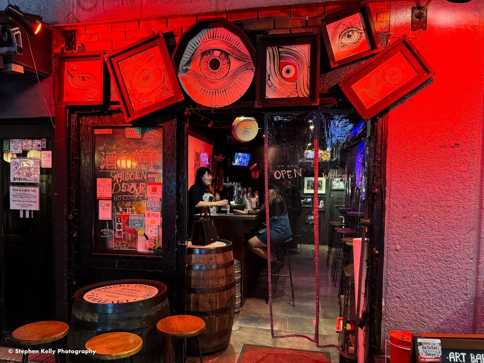 Tokios Nachtleben in Golden Gai und Omoide Yokocho: Ein Guide zu Shinjukus winzigen Bars mit 6 Sitzplätzen