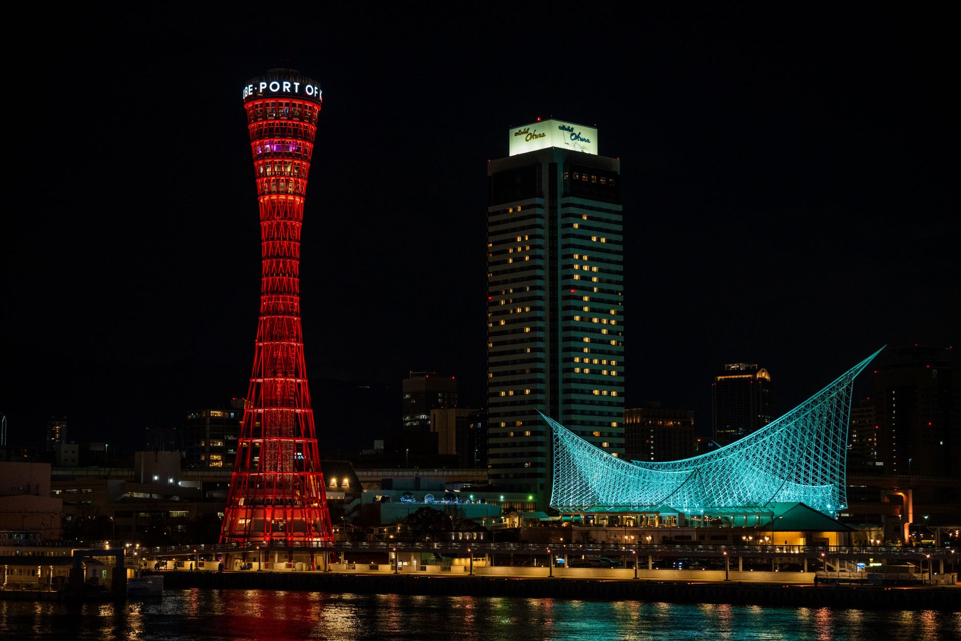 Osaka und Kobe nach Einbruch der Dunkelheit, Date-Flug · 30 Minuten