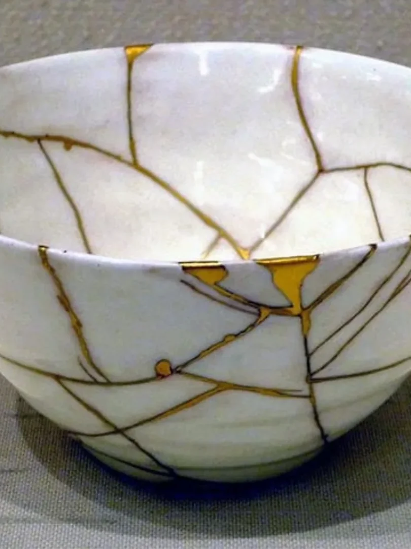 Kintsugi: mend broken pottery with gold, take it home — 5