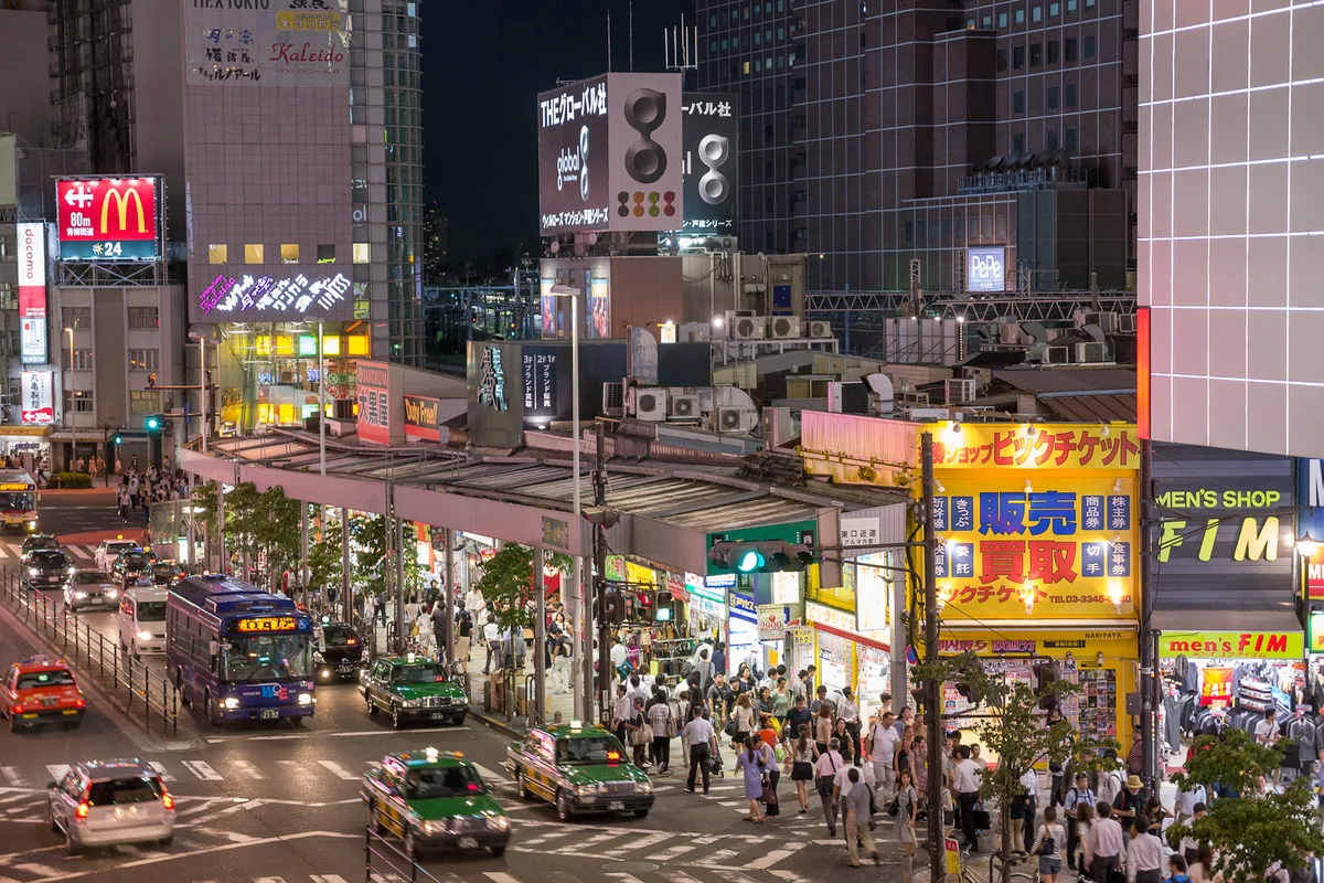Tokyo bei Nacht: Neon-Spaziergang durch Shibuya–Shinjuku + Fotospots