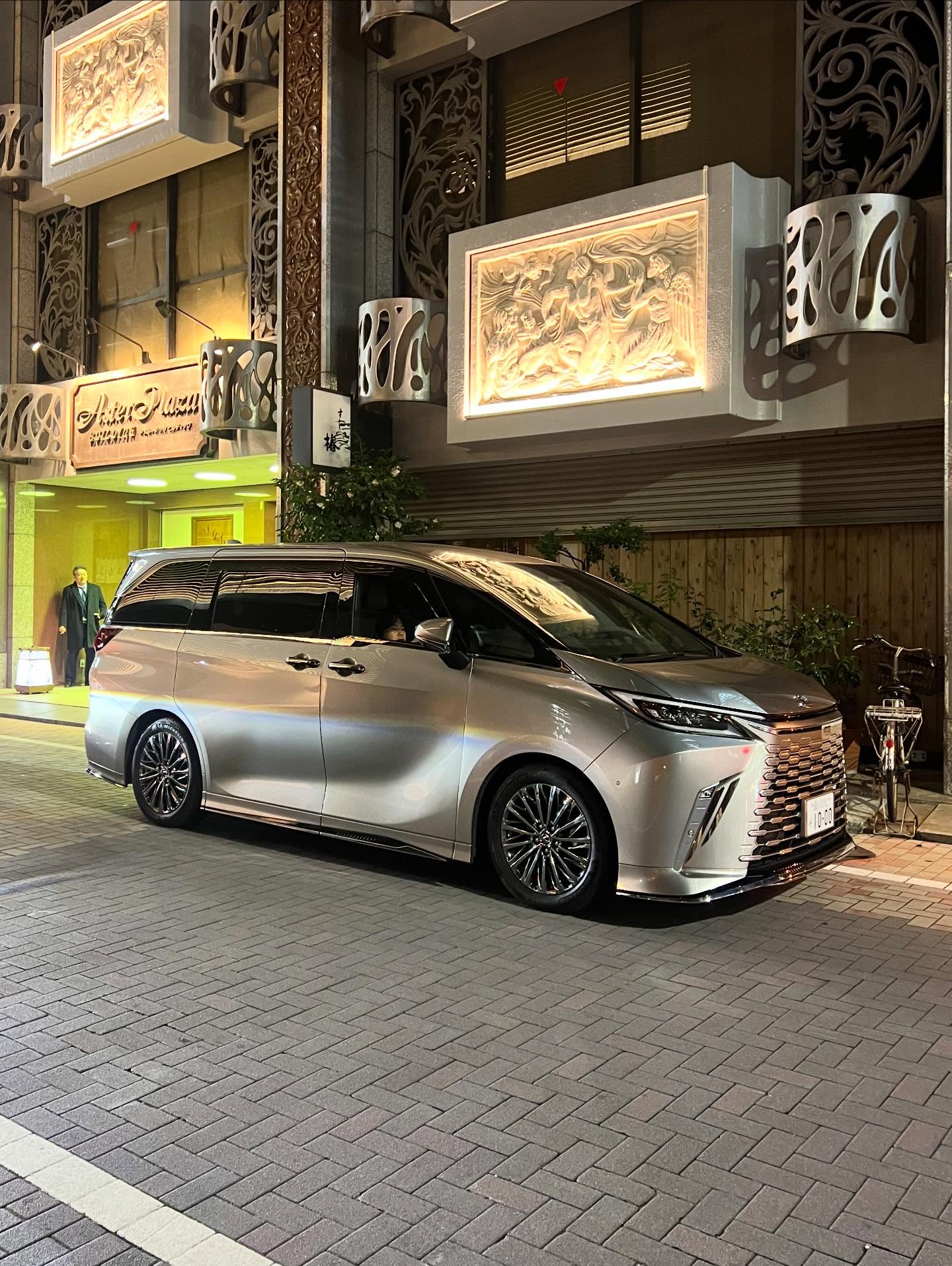 Lexus LM