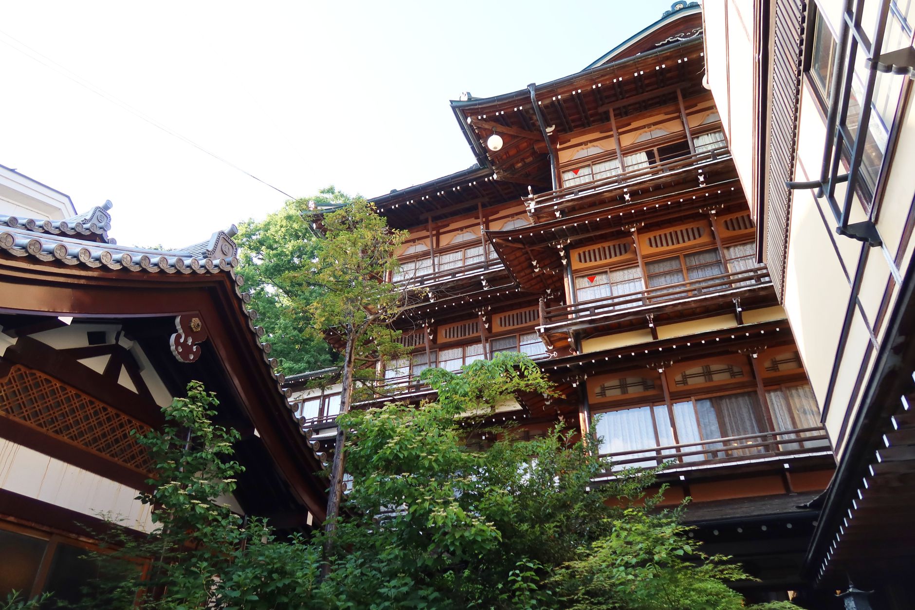 Ein hölzernes Ryokan in Yamanouchi, Nagano