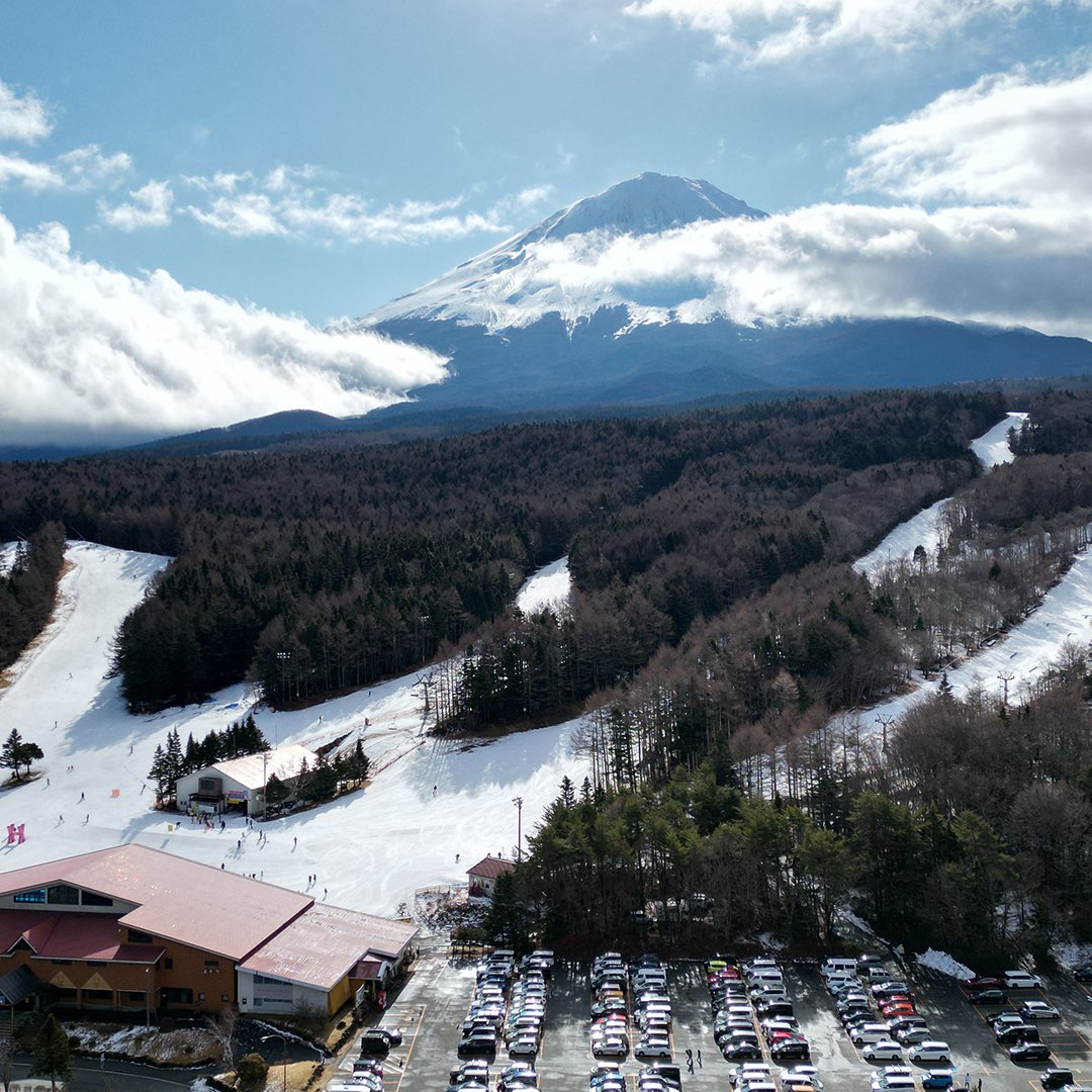 Mt. Fuji ski day trip — Fujiten Snow Resort + Lake Kawaguchi (12 hours, private car)