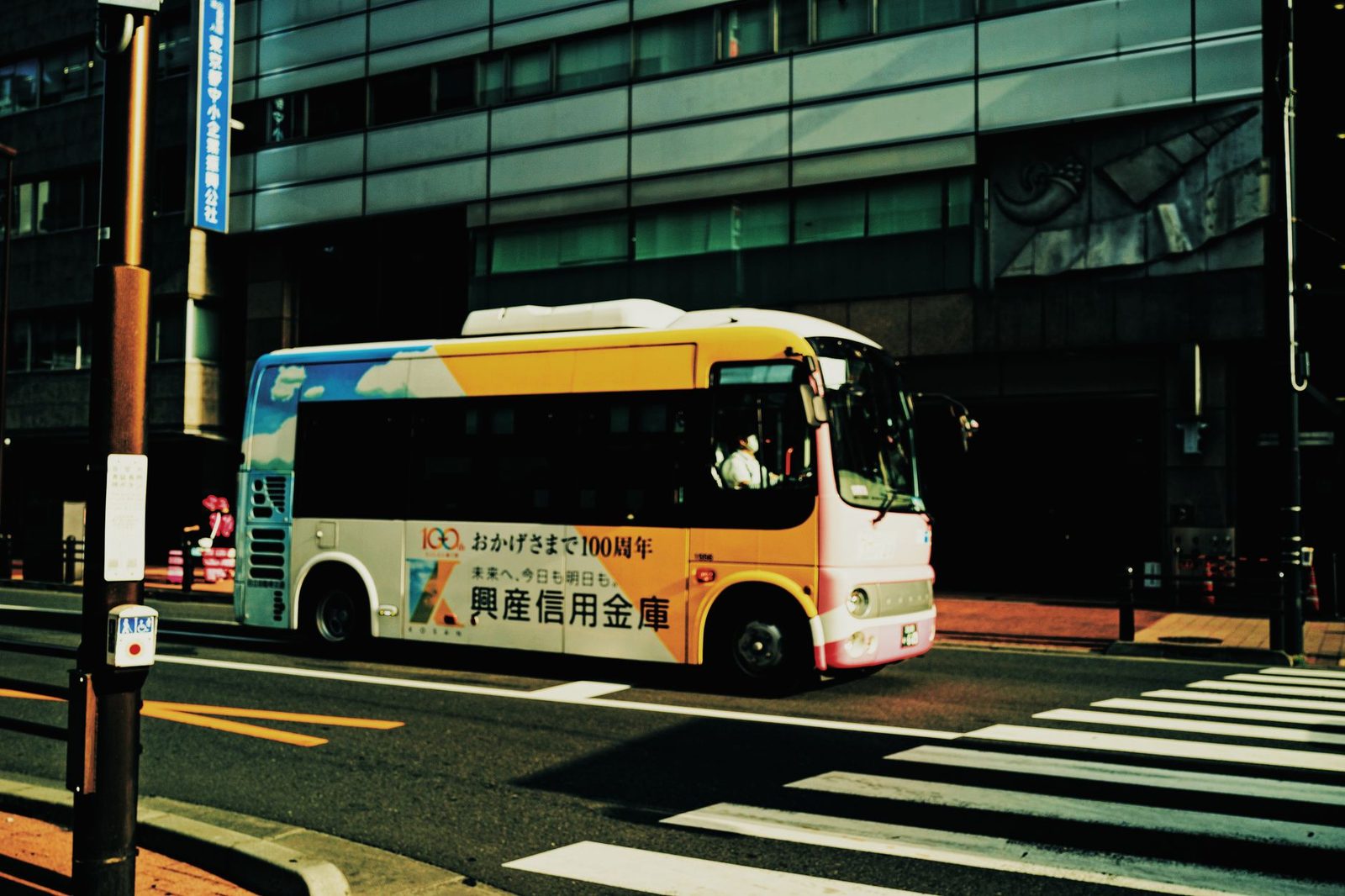 日本の幼稚園遠足バス：安全でシンプルな団体旅行
