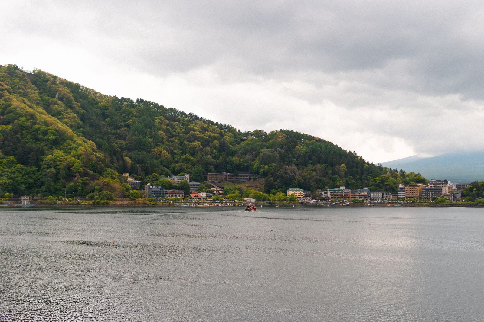 Calendario settimanale per seguire il foliage dei Cinque Laghi del Fuji