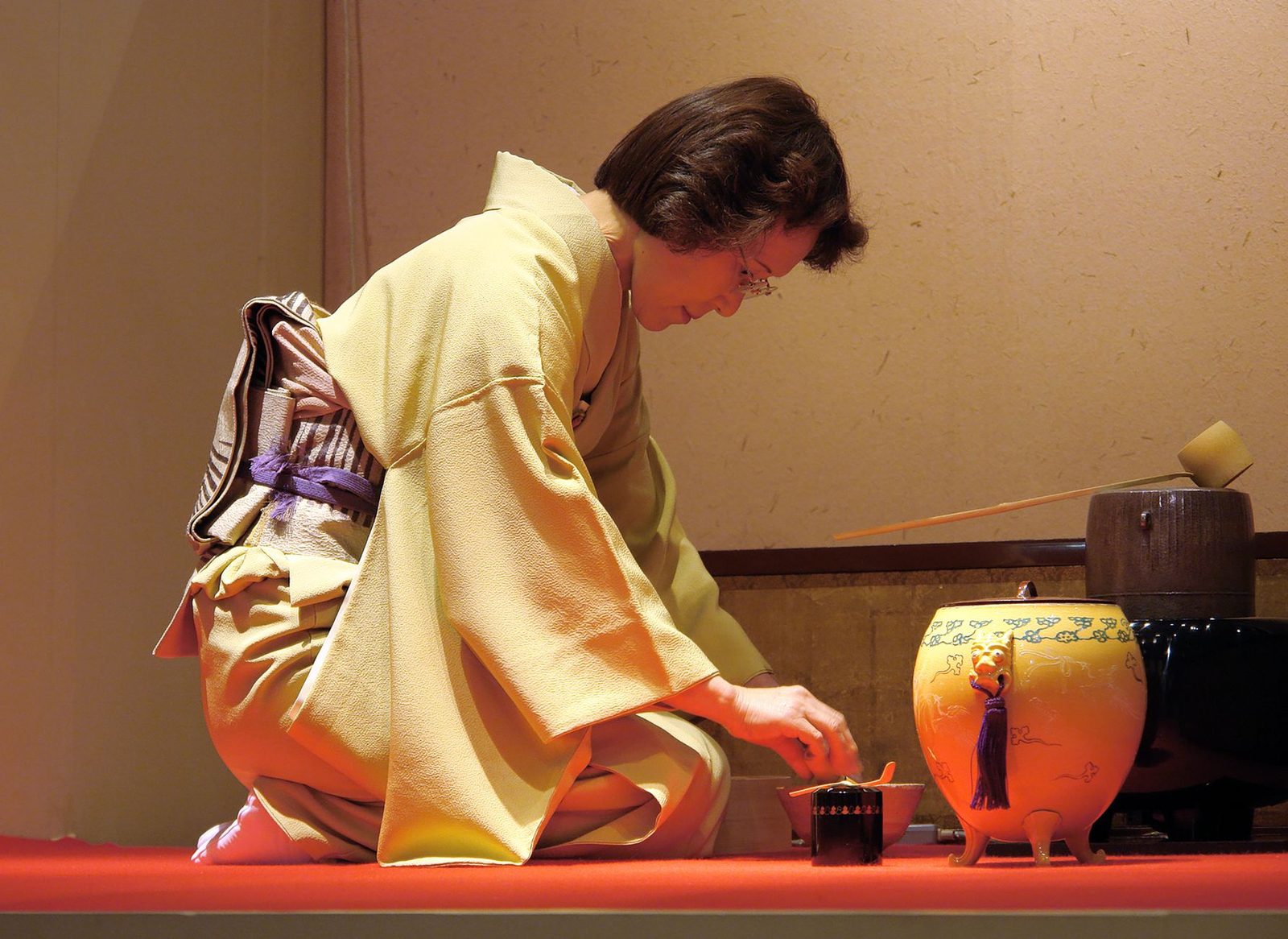 Asakusa tea ceremony: whisk your first bowl of matcha — 3