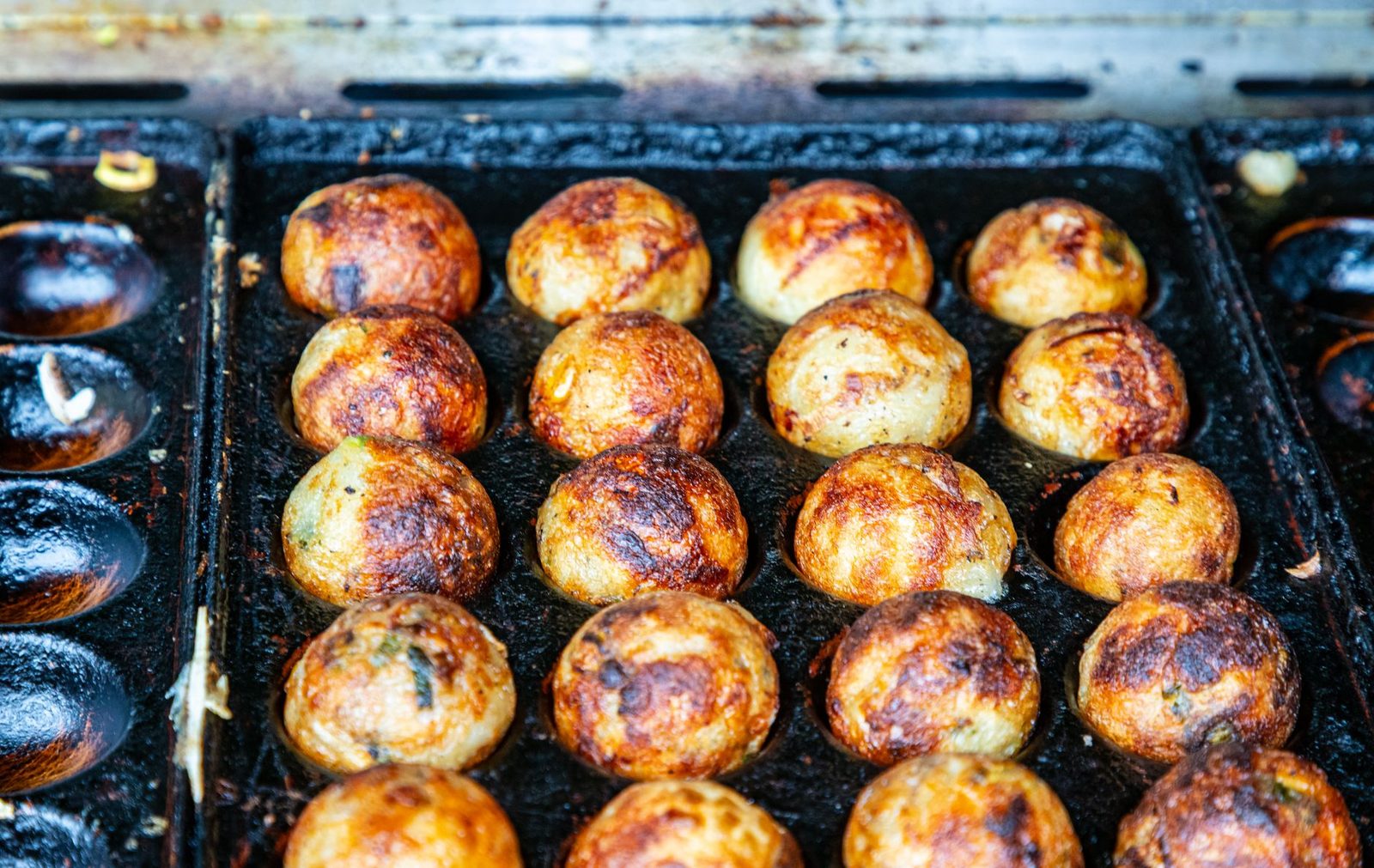 Osaka — 10 Street Foods You Absolutely Must Try in Dotonbori