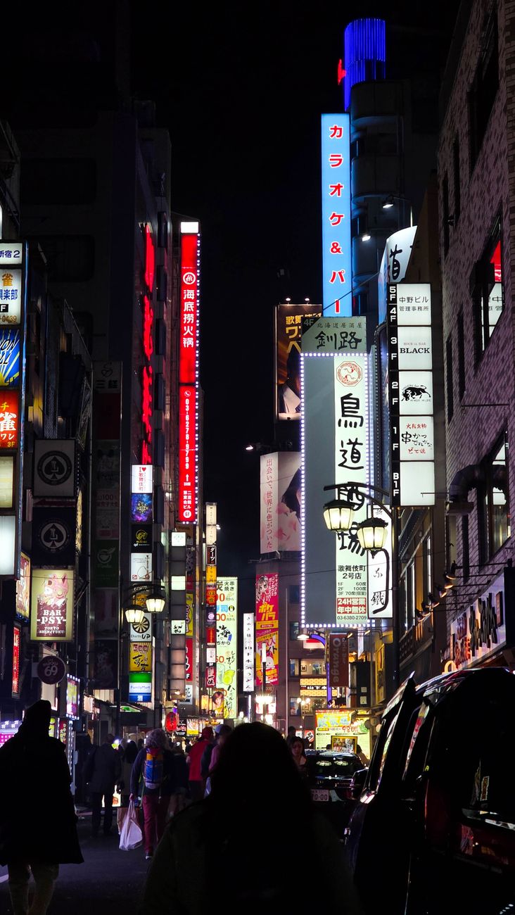 Tokyo by night: Shibuya–Shinjuku neon walk + photo spots — 4