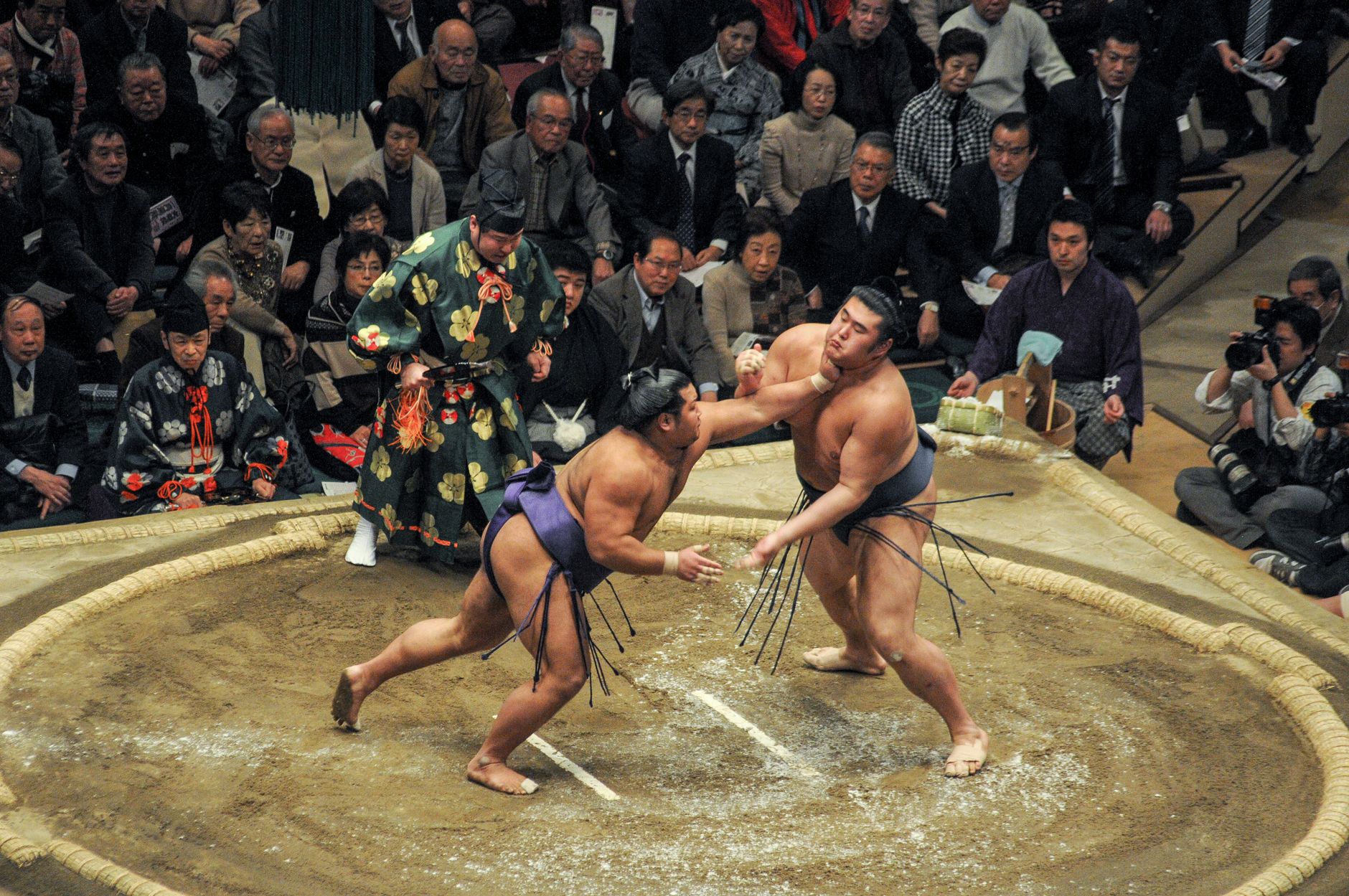 Sumo morning practice + wrestlers' chanko lunch — 4