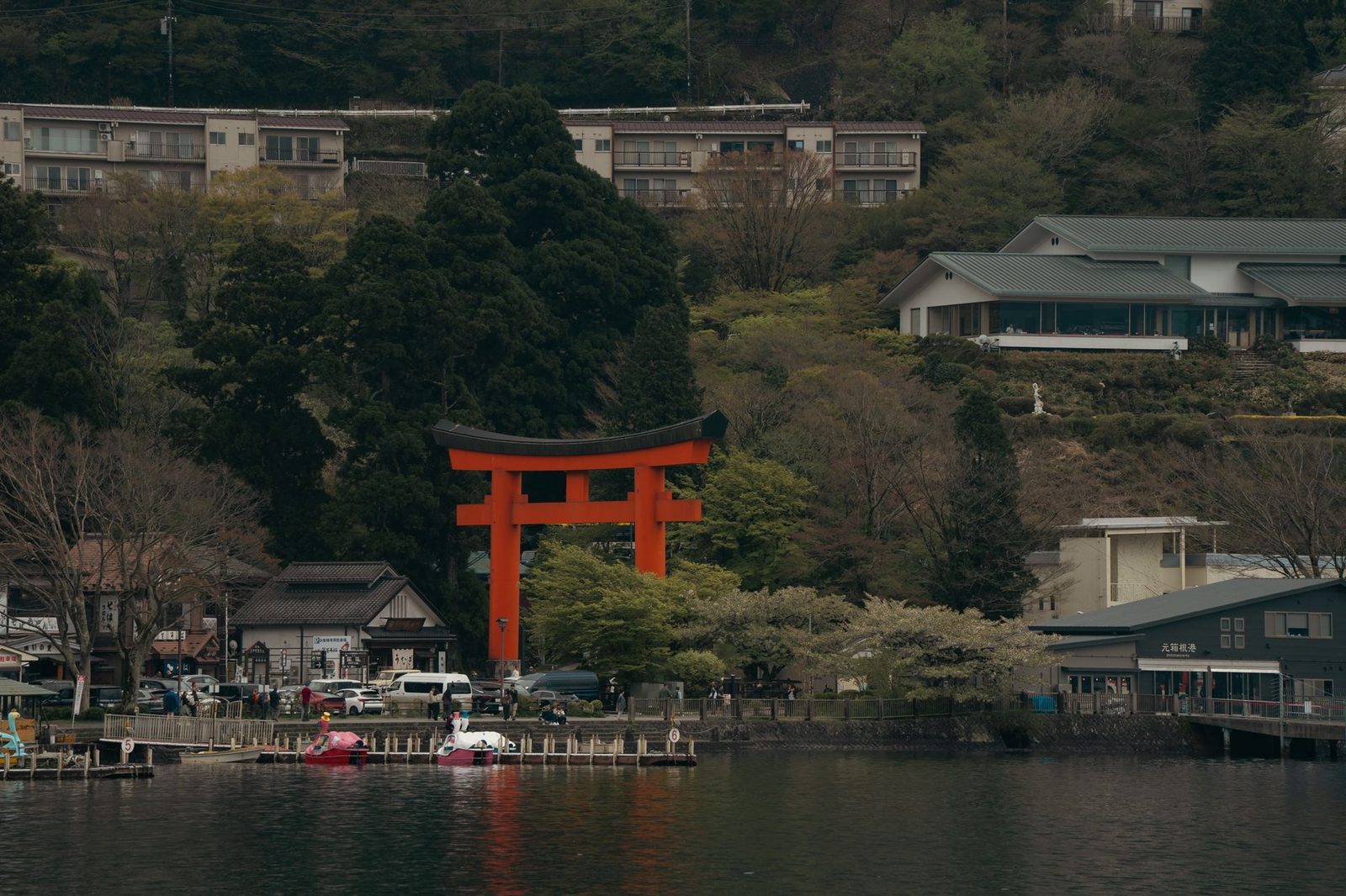 Illustrative photo: Idyllic view of Lake Ashi and historic torii gate in Hakone, Japan.
