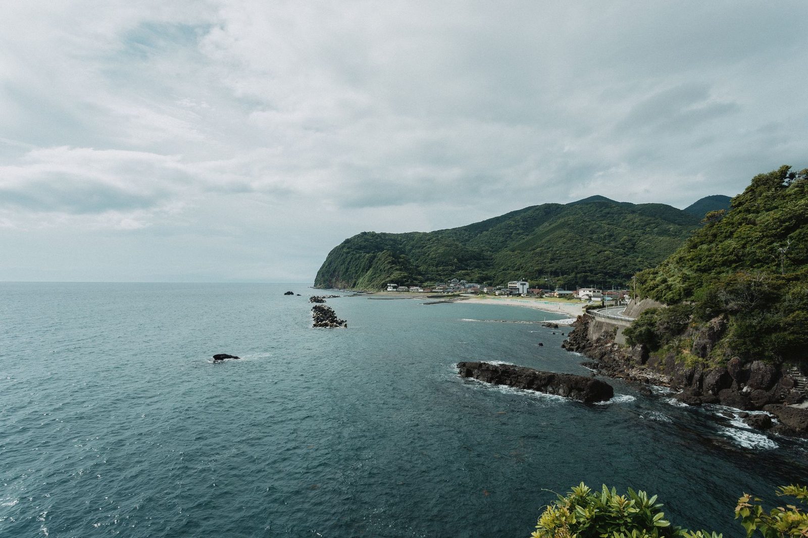 Illustrative photo: Breathtaking view of the coastline in Nishi-Izu, Shizuoka Prefecture, Japan. Perfect for nature and travel enthusiasts.
