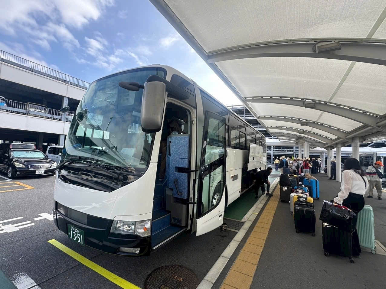 日本の各サイズのバスはどれくらいの荷物を載せられる?