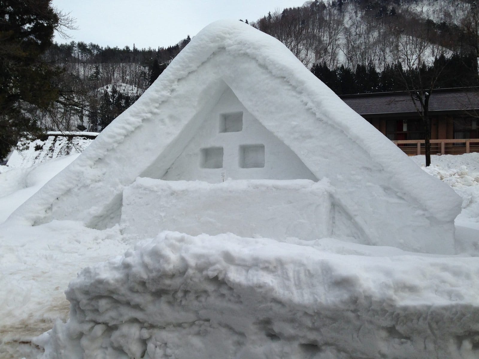 Guida a Shirakawa-go in inverno | Un'analisi approfondita del fascino di un sito patrimonio mondiale con paesaggi innevati mozzafiato