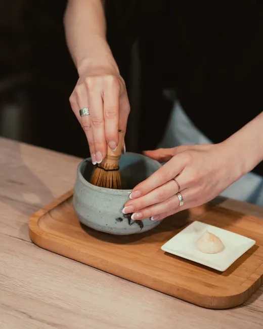 Asakusa-Teezeremonie: Schlagen Sie Ihre erste Schale matcha auf