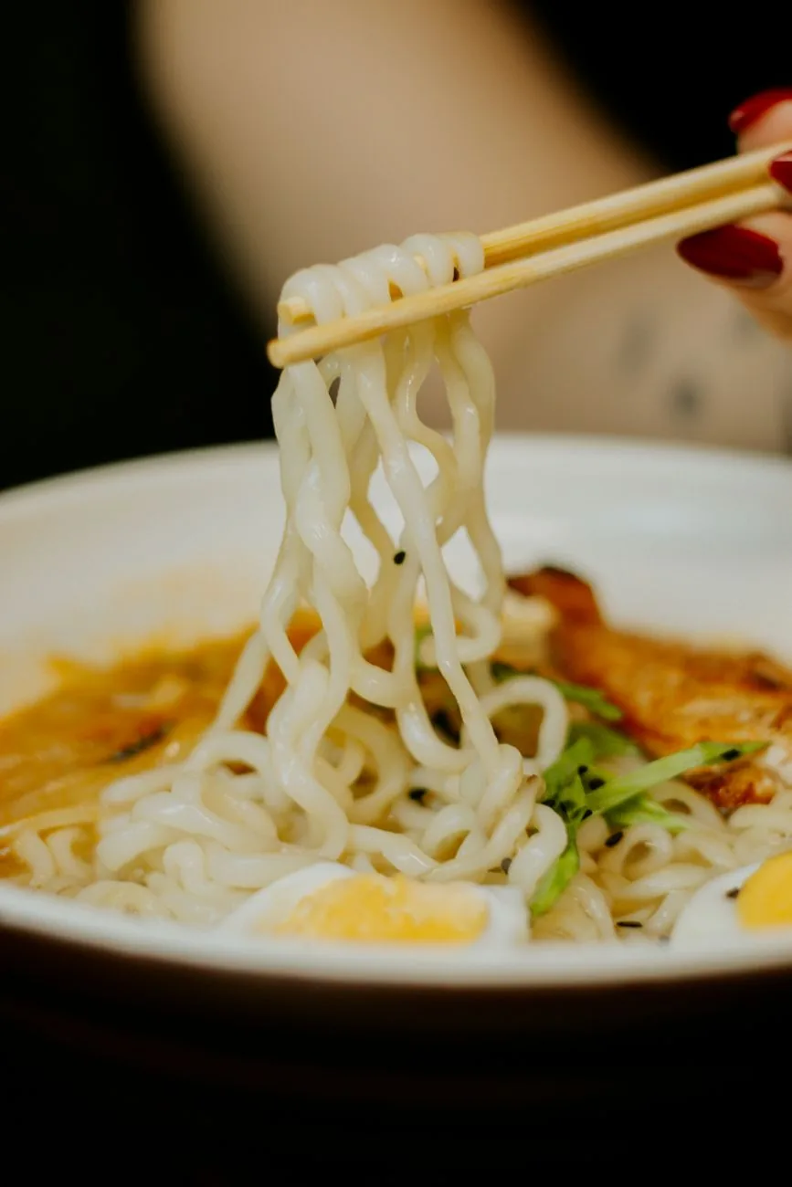 Ramen-Meisterkurs: eigene Brühe, eigene Nudeln, eigene Schale