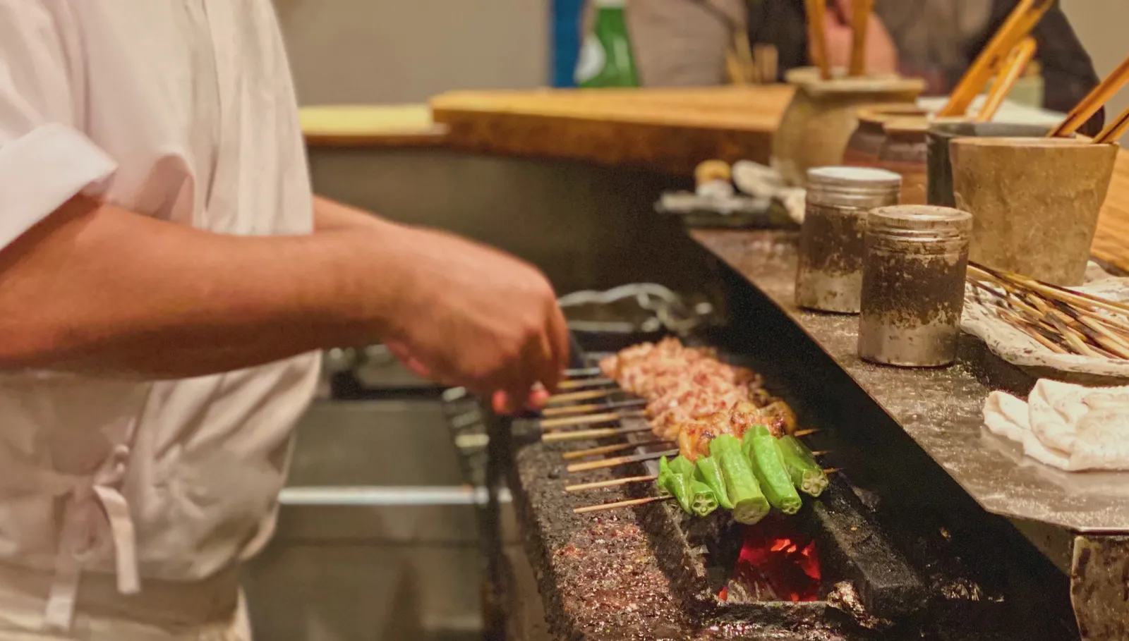 Ebisu-yakitori-Abend: Holzkohle-Spieße & Stehbars