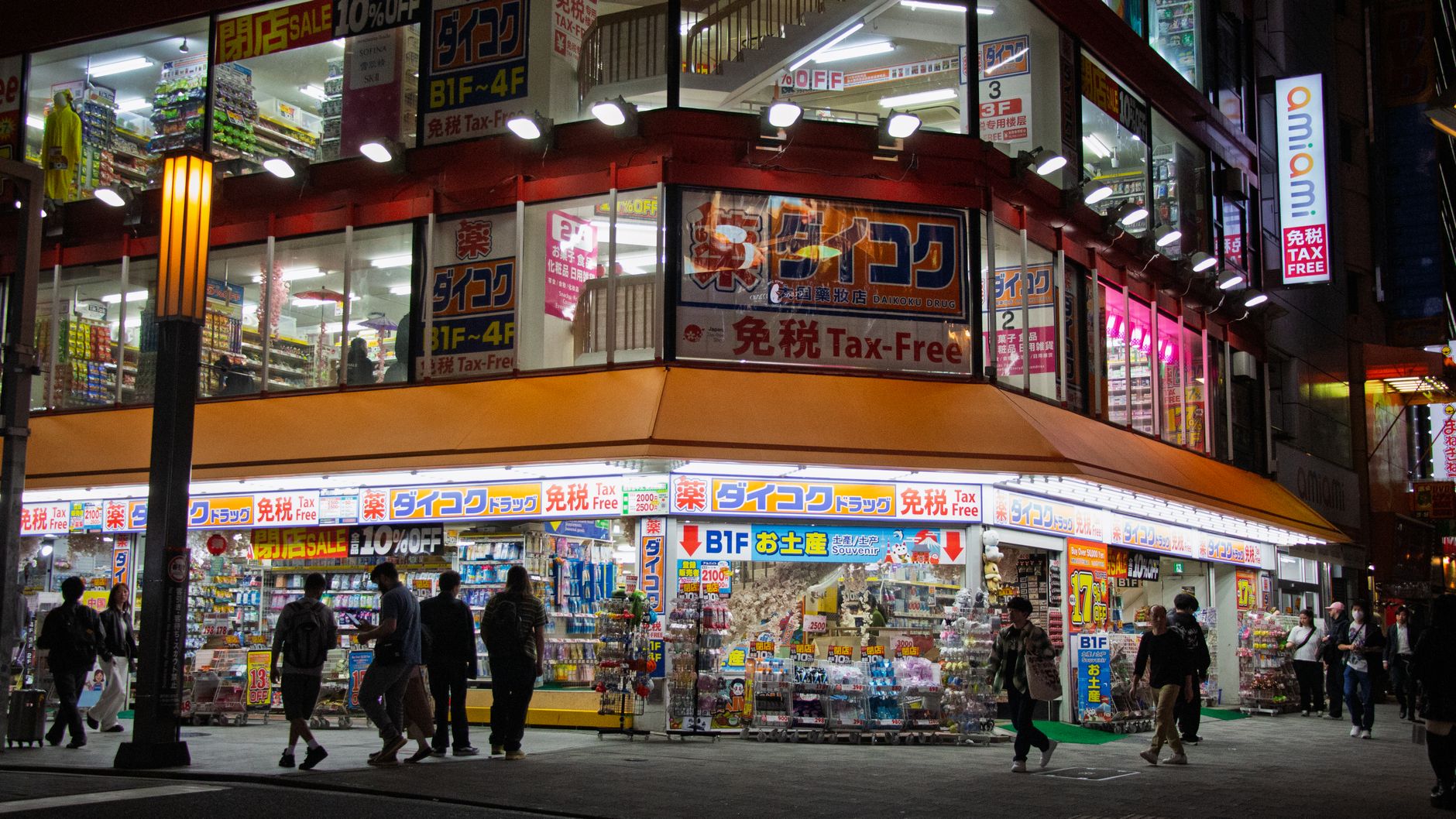 【2026年最新】ドン・キホーテで買うべきもの|お土産定番リスト&免税・深夜攻略