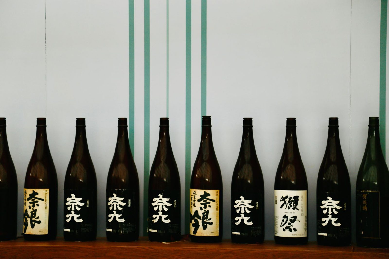 Was ist der Unterschied zwischen Sake, Shochu, Umeshu und Highballs? Ein Einsteigerüberblick über japanische Getränke