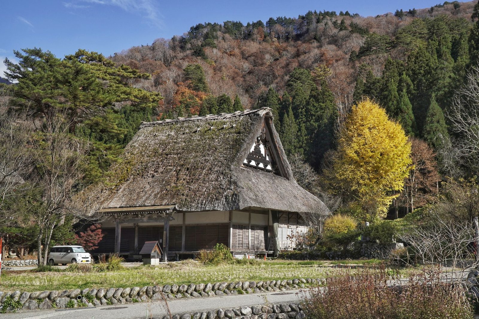 红叶季前往白川乡的交通攻略:巴士、车票与自驾提示