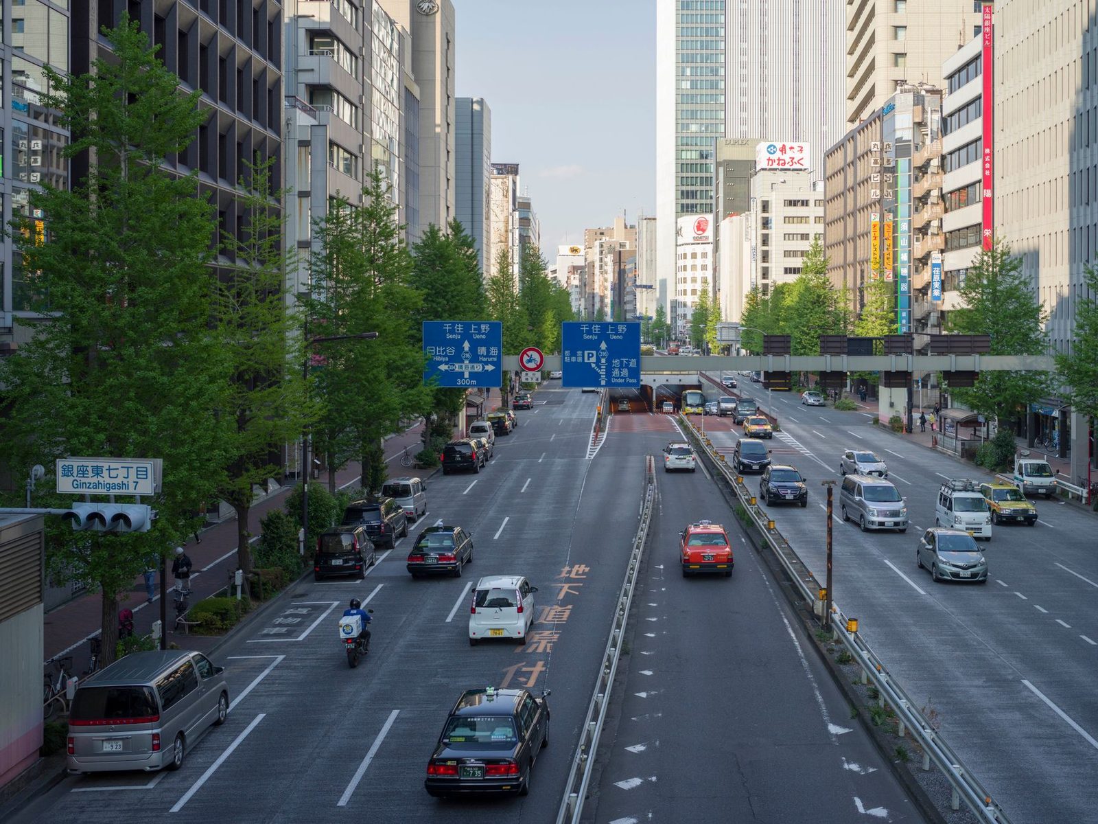 銀座さんぽ:歩行者天国・老舗・アートスポット