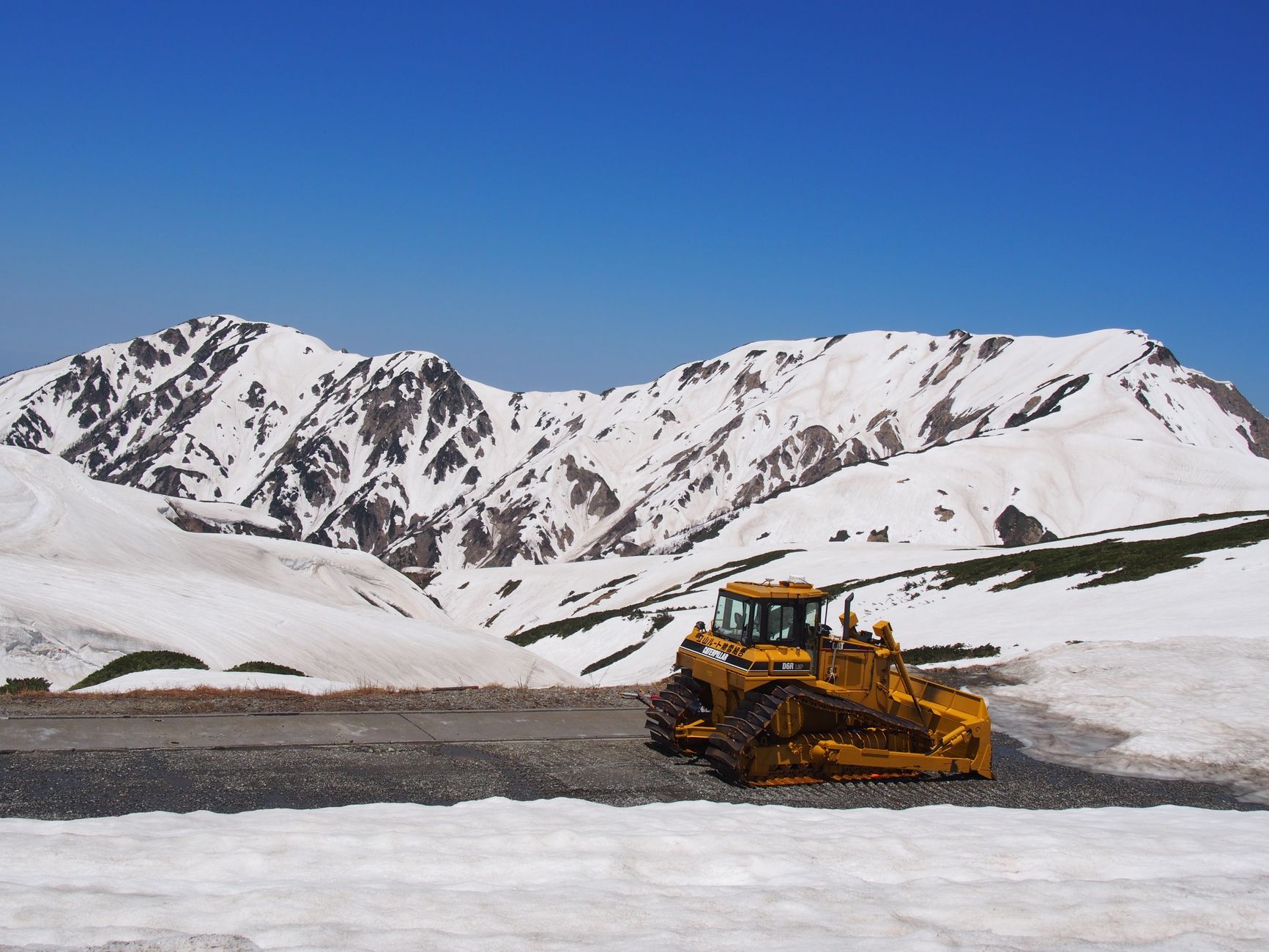 Tateyama Alpine Route Group Logistics: Drop-Off, Luggage and Snow Wall Planning
