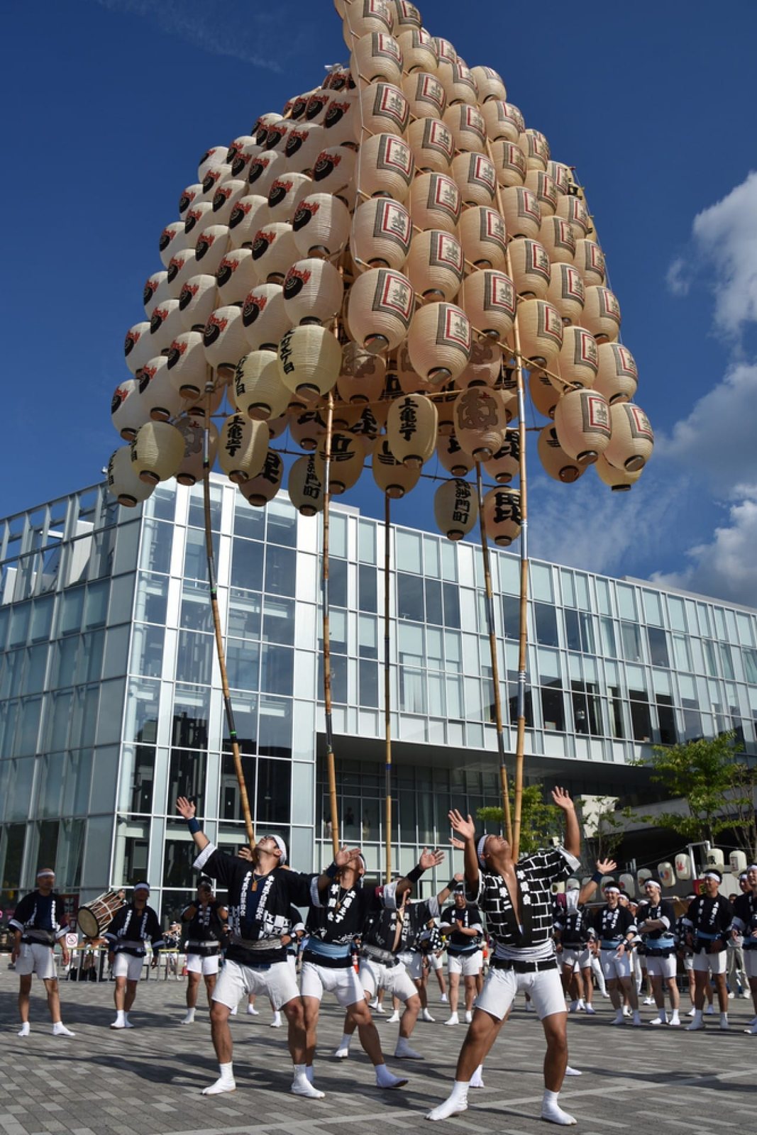 Akita Kanto Matsuri 2026 – Der vollständige Reiseführer – 3. bis 6. August • Eines der drei großen Feste von Tohoku • Traditionelle Kunst des Tragens von Reisbündeln