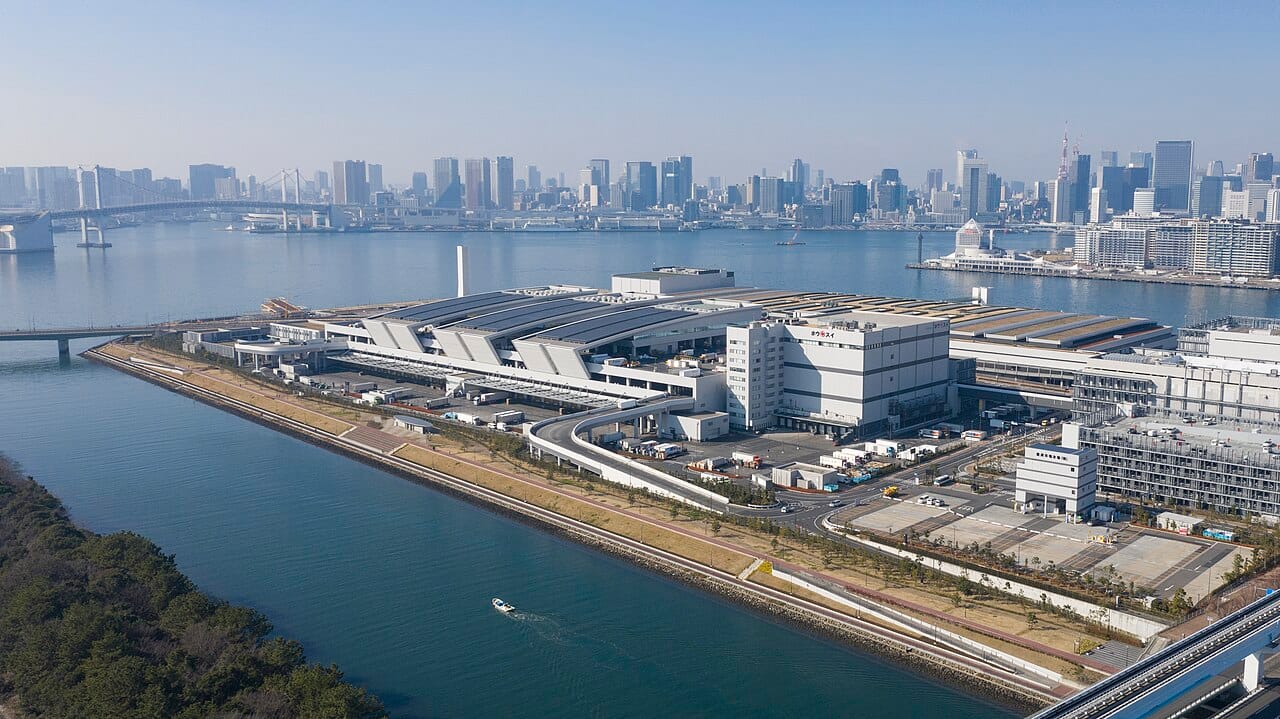 Toyosu Market Visitor's Guide: Tuna Auctions, Sushi, and Senkyaku Banrai