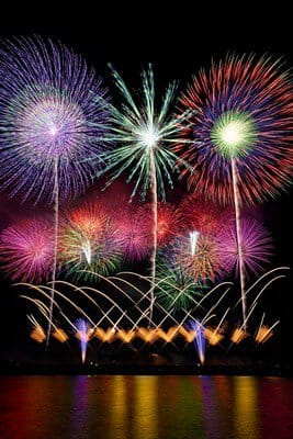 5/8 Feuerwerk-Festivals in der Präfektur Yamanashi