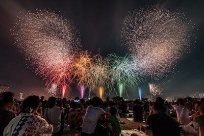 Toyama – 18 août – Unazuki Onsen Gorge Fireworks Festival
