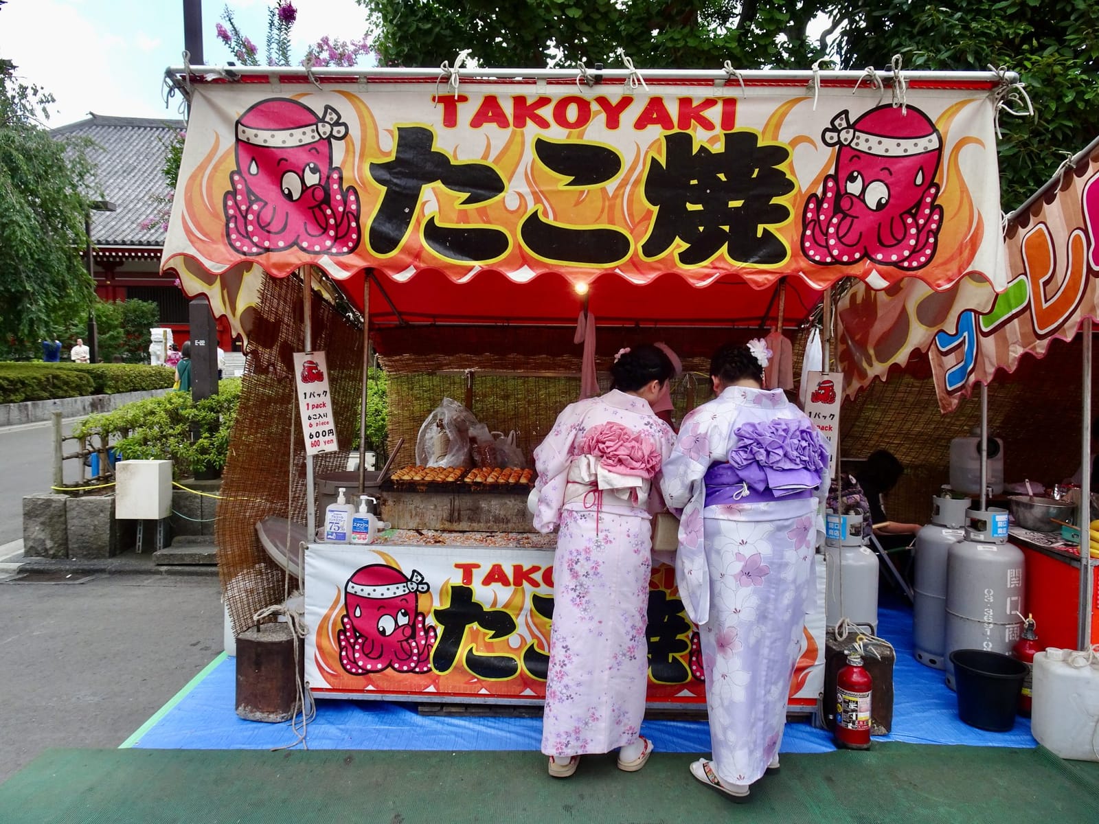 Kimono women Asakusa Sensoji