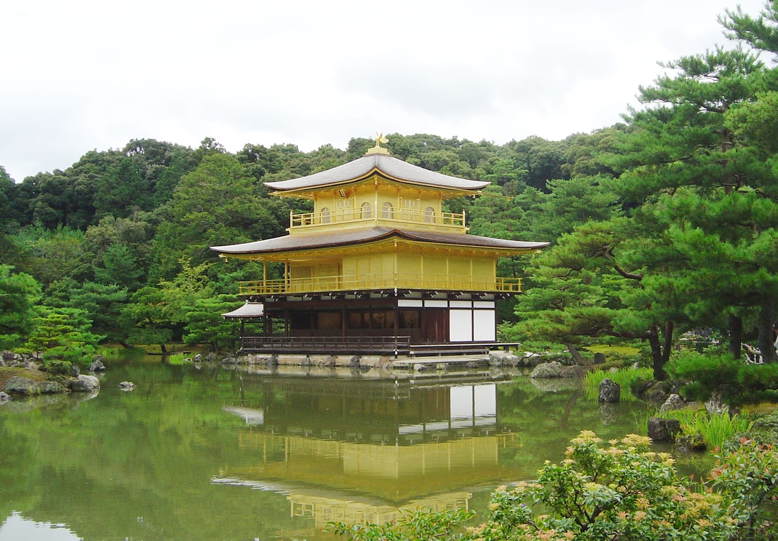 Kinkakuji golden pavilion