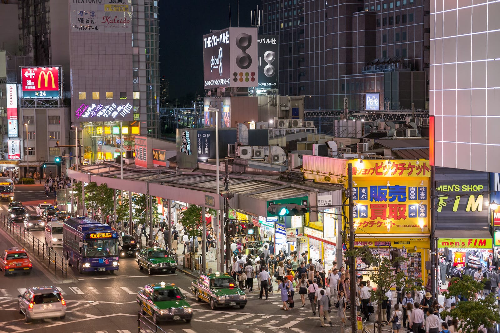 Omoide Yokocho Shinjuku night