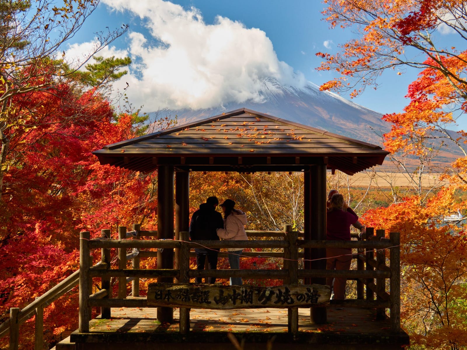 Mount Fuji autumn leaves lake