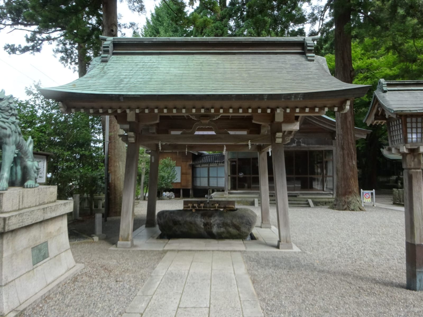 Sanctuaire de purification temizuya