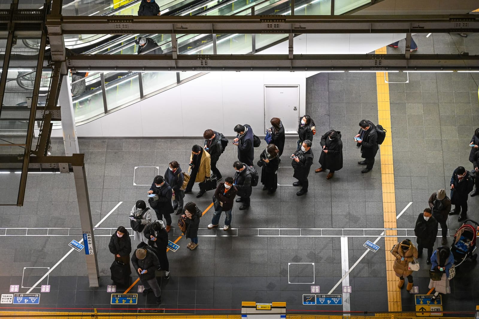 Train platform queue Japan