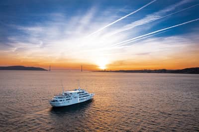 THE KOBECRUISE Concerto - Du thuyền Hoàng hôn & Đêm