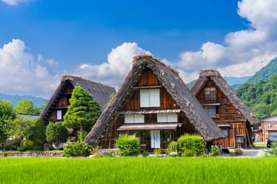 From Tokyo: Shirakawa-go & Kanazawa Bus Day Tour with Round-Trip Shinkansen Tickets (Lunch Not Included)