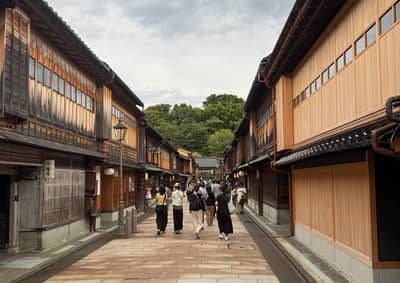 From Kyoto: Shirakawa-go & Kanazawa Bus Day Tour with Round-Trip Shinkansen Tickets (Lunch Not Included) — 7