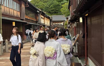 From Kyoto: Shirakawa-go & Kanazawa Bus Day Tour with Round-Trip Shinkansen Tickets (Lunch Not Included) — 8