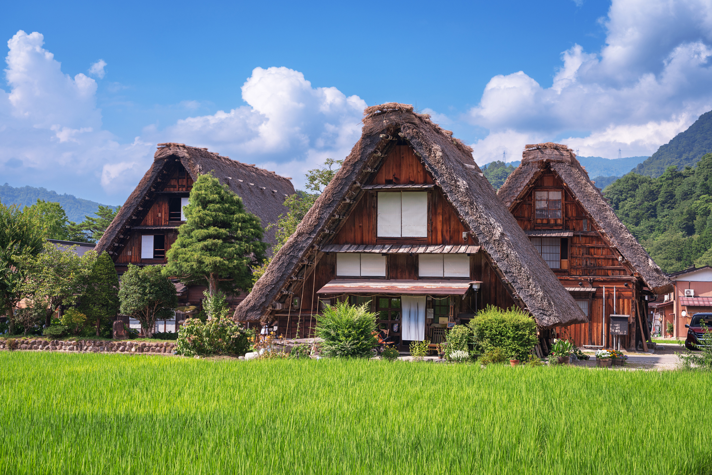 From Kanazawa: Shirakawa-go Bus Day Tour with Optional Kanazawa Highlights (Lunch Not Included)