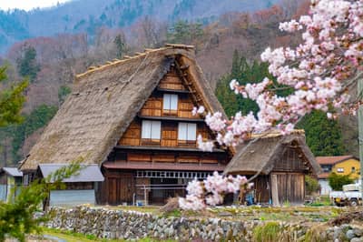 From Osaka: Shirakawa-go & Kanazawa Bus Day Tour with Round-Trip Shinkansen Tickets (Lunch Not Included)