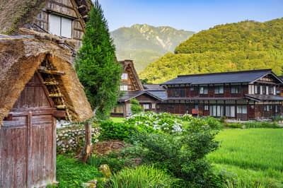 From Osaka: Shirakawa-go & Kanazawa Bus Day Tour with Round-Trip Shinkansen Tickets (Lunch Not Included) — 3
