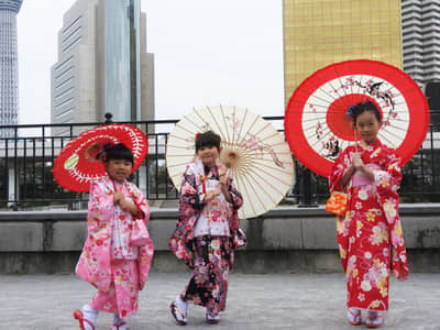Tokyo・Asakusa Kaga Rental Kimono dengan Penataan Rambut — 11