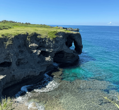 Klassische Nord-Okinawa Tagestour ab Naha: Cape Manzamo, Kouri Island, Okinawa Churaumi Aquarium & American Village — 4